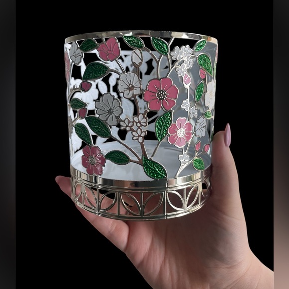 Bath & Body Works “Flower Toss” Floral 3 Wick Candle Holder - Picture 3 of 12